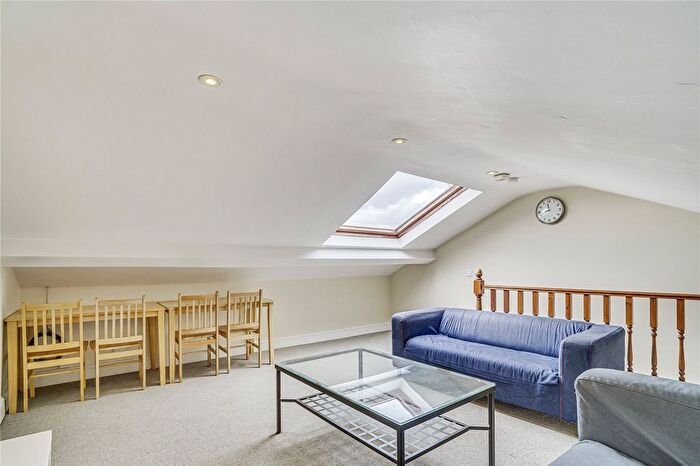 3 Bedroom Flat To Rent In Tregothnan Road, London, SW9