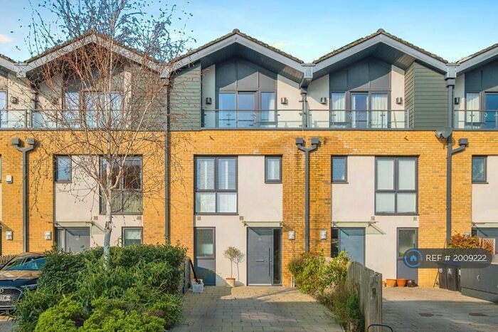 4 Bedroom Terraced House To Rent In Sycamore Avenue, Woking, GU22