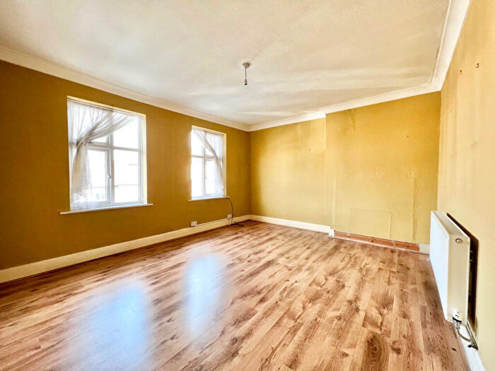 2 Bedroom Flat To Rent In All Souls Avenue Kensal Rise, NW10