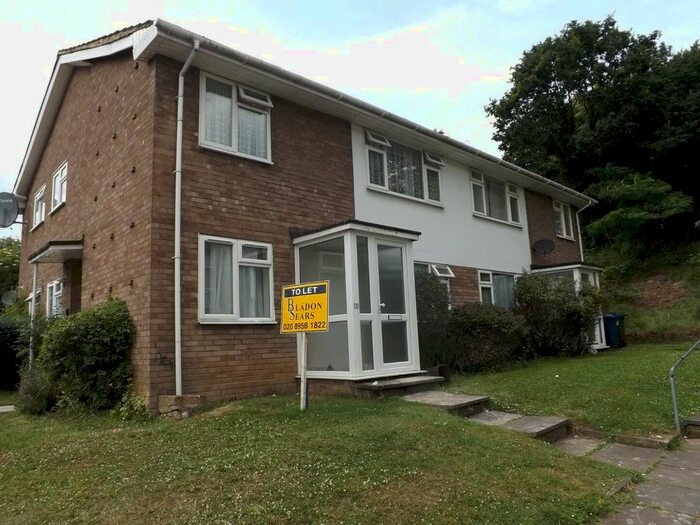 2 Bedroom Maisonette To Rent In Parkfield Close, Edgware HA8