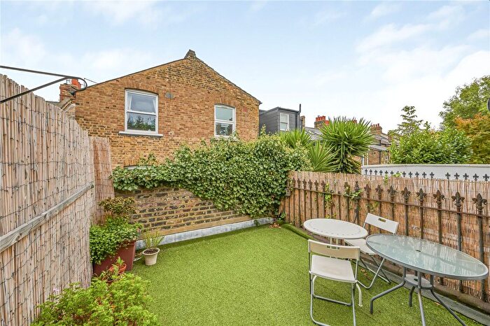 2 Bedroom Flat To Rent In Glenelg Road, London, SW2