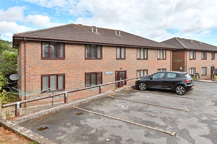 2 Bedroom Flat For Sale In Folkestone Road, Dover, Kent, CT17