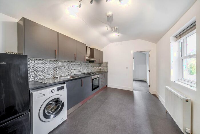 2 Bedroom Flat To Rent In Peckham Grove, Peckham, London, SE15
