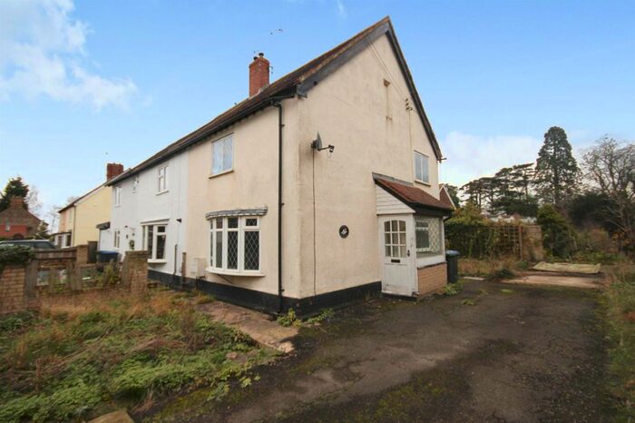 3 Bedroom Semi-Detached House For Sale In White Hart Lane, Ufton, Leamington Spa, CV33