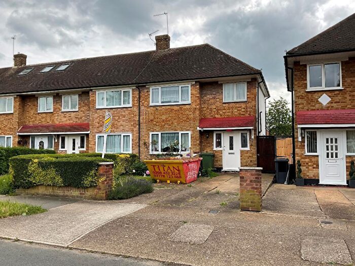 3 Bedroom End Of Terrace House For Sale In Nelson Road, Rainham, Essex, RM13