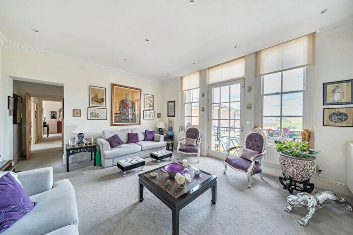 3 Bedroom Flat For Sale In Littleberry Court, St Vincents Lane, Mill Hill, London, NW7