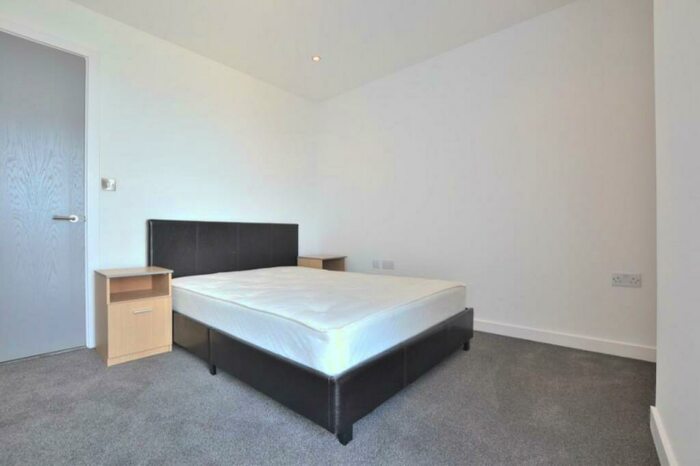 1 Bedroom Apartment For Sale In Alexandra Tower, Princes Parade, Liverpool, Merseyside, L3