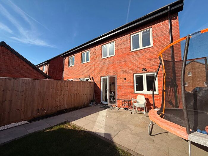 4 Bedroom Semi Detached House For Sale In Hemingway Loke, Milton Keynes, MK4