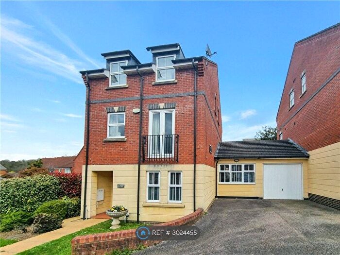 4 Bedroom Detached House To Rent In Tregony Road, Orpington, BR6