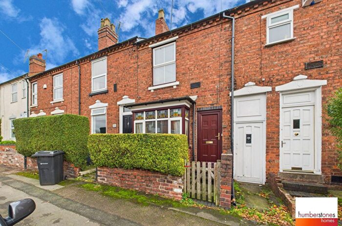 2 Bedroom Terraced House For Sale In College Road, Quinton, B32