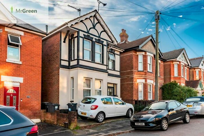 5 Bedroom Detached House To Rent In Hankinson Road, Winton, BH9