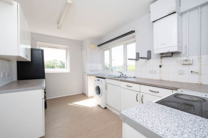 3 Bedroom Maisonette To Rent In Villiers Close, Leytonstone, London, E10