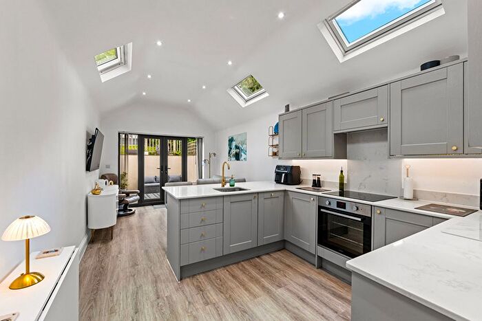 3 Bedroom Semi-Detached House For Sale In Beechwood Road, Caterham, CR3
