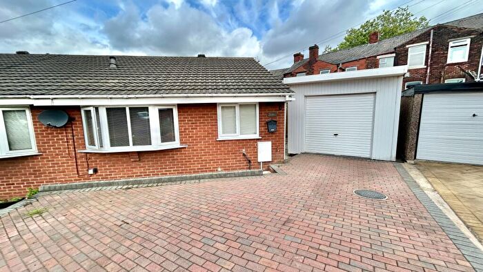 2 Bedroom Semi-Detached Bungalow For Sale In Agnes Close, Oldham, OL9