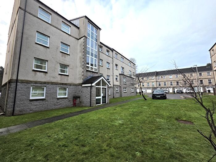 2 Bedroom Flat To Rent In South College Street, City Centre, Aberdeen, AB11
