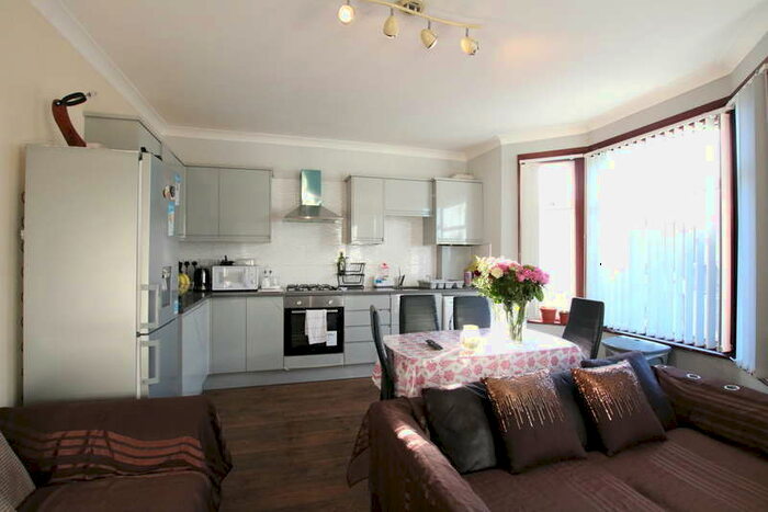 3 Bedroom Flat To Rent In Beaconsfield Road, London, NW10