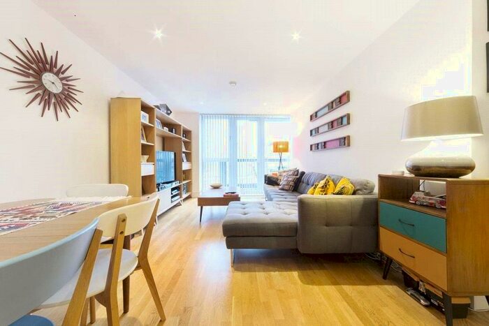 2 Bedroom Apartment To Rent In Drayton Park, London, N5