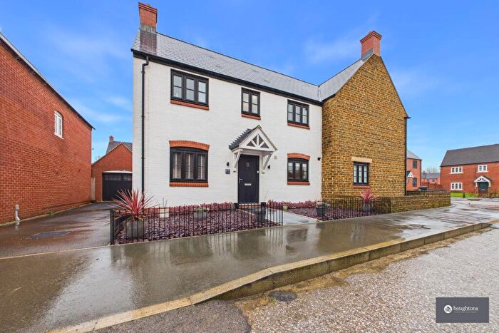 3 Bedroom Semi Detached House For Sale In Field View, Brackley, NN13