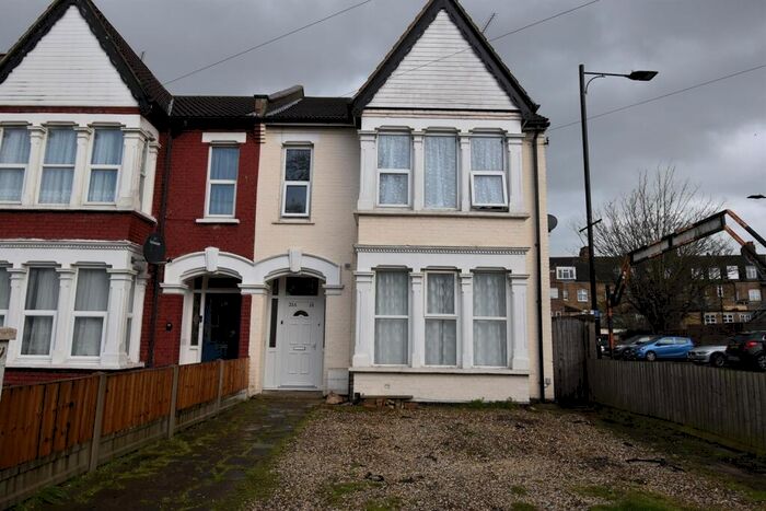 2 Bedroom Flat To Rent In Bedroom Ground Floor Flat In Westcliff On Sea, SS0