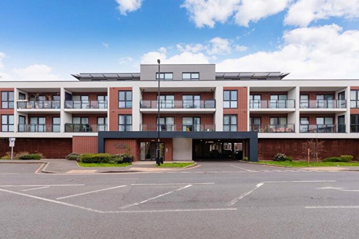 2 Bedroom Flat To Rent In Oldfield Road, Maidenhead, SL6