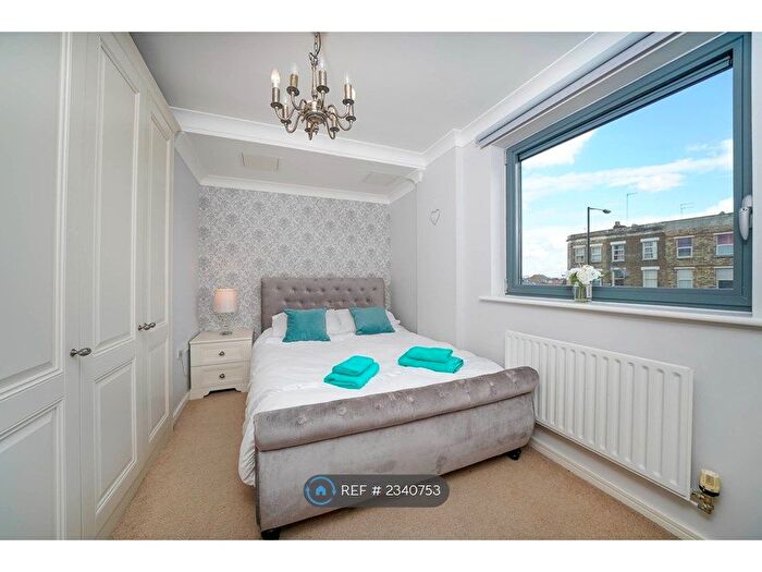 2 Bedroom Flat To Rent In Lewis Gardens, London, N16
