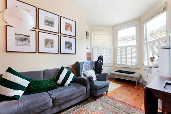 1 Bedroom Flat To Rent In Lavender Sweep, Clapham Junction, SW11