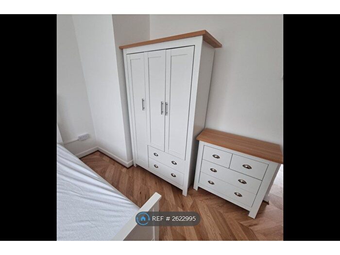 1 Bedroom Flat To Rent In Palliser House, London, E1