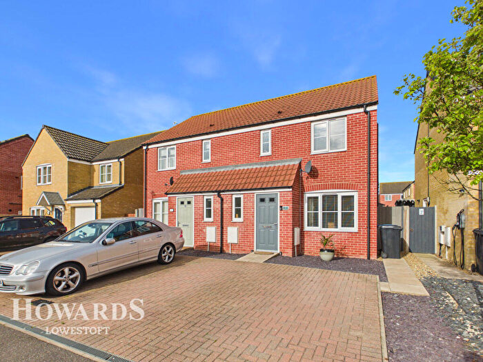 3 Bedroom Semi Detached House For Sale In Pritchard Close, Oulton Broad, NR32