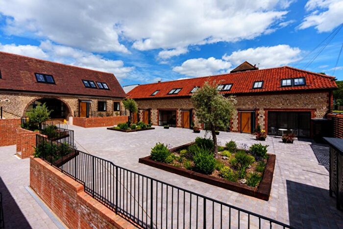 3 Bedroom House To Rent In The Droveway, Hove, BN3