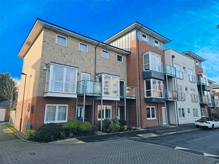 3 Bedroom End Of Terrace House For Sale In Kempton Drive, Warwick, Warwickshire, CV34