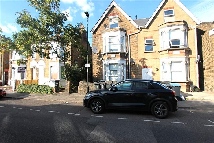 1 Bedroom Flat To Rent In Fairfield Road, London, N18