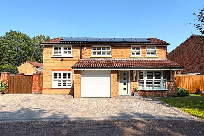 4 Bedroom Detached House To Rent In Woodthorn Close, Daresbury, Warrington, WA4