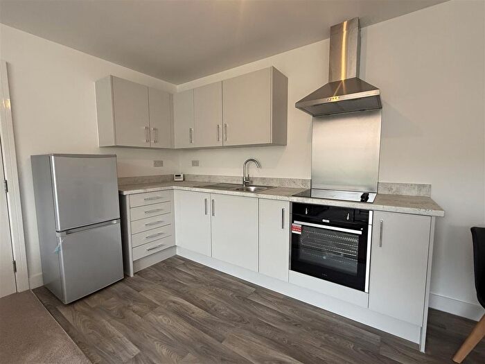2 Bedroom Flat To Rent In Chadwick Court, Woodlands Village, Wakefield, WF1