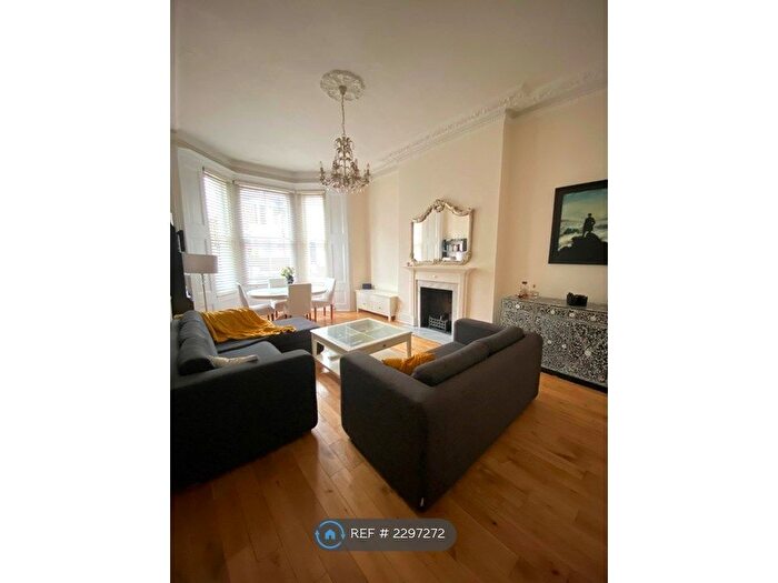 2 Bedroom Flat To Rent In Sinclair Road, London, W14