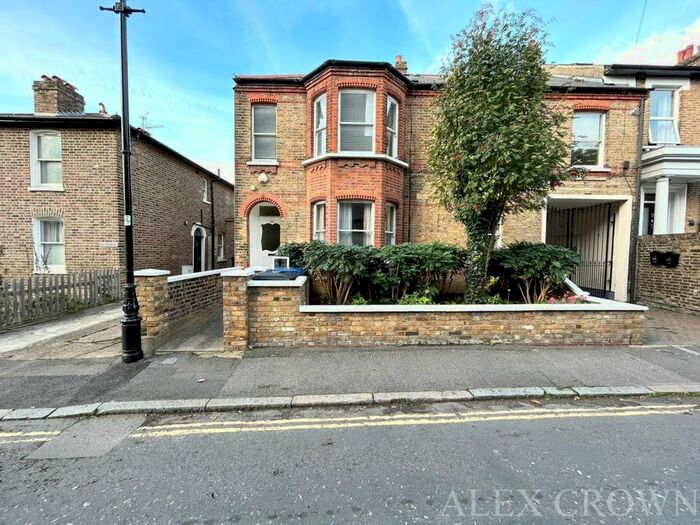 3 Bedroom Flat To Rent In Broomfield Place, London, W13