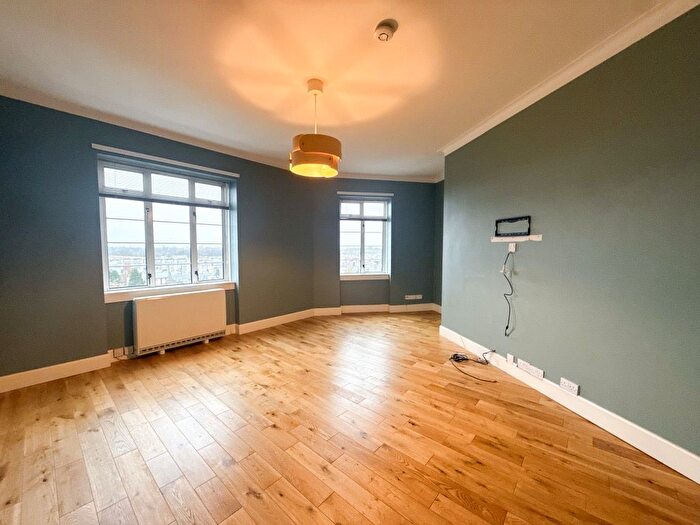 2 Bedroom Flat To Rent In Learmonth Court, Comely Bank, Edinburgh, EH4