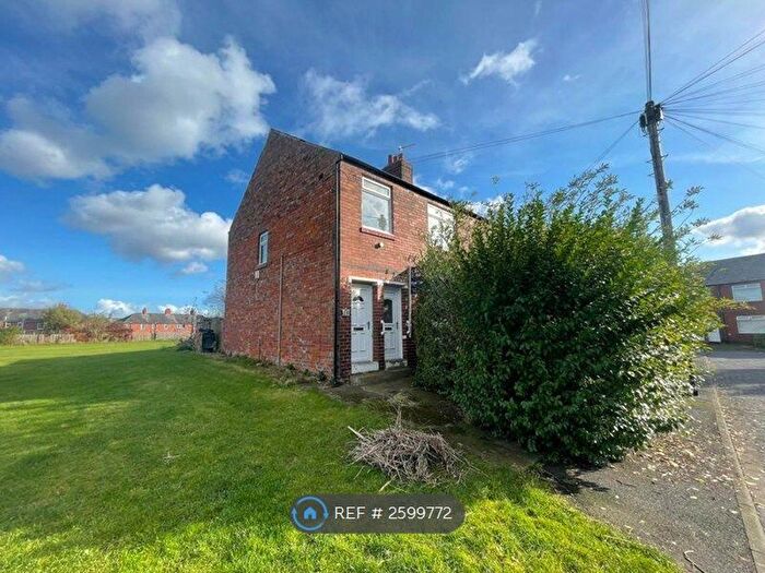 2 Bedroom Flat To Rent In Irthing Avenue, Newcastle Upon Tyne, NE6