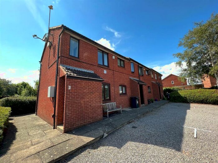 1 Bedroom Maisonette To Rent In Heronbridge Close, Westlea, Swindon, SN5