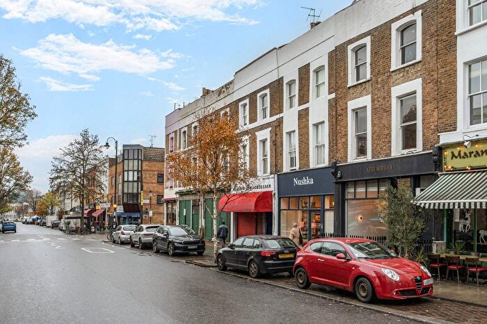 2 Bedroom Flat To Rent In Golborne Road, North Kensington, London, W10