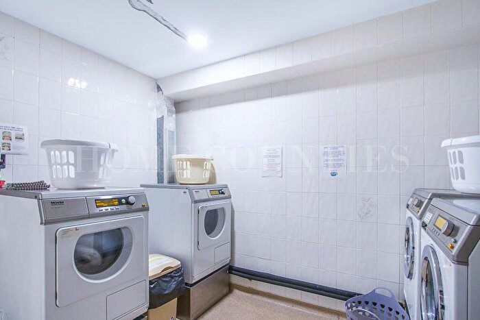 1 Bedroom Flat For Sale In Billy Lows Lane, Potters Bar, EN6