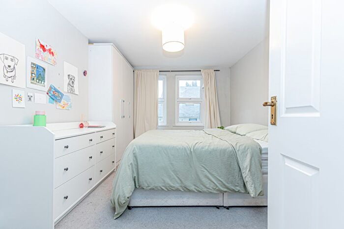 1 Bedroom Flat To Rent In Bethnal Green Road, London, E2