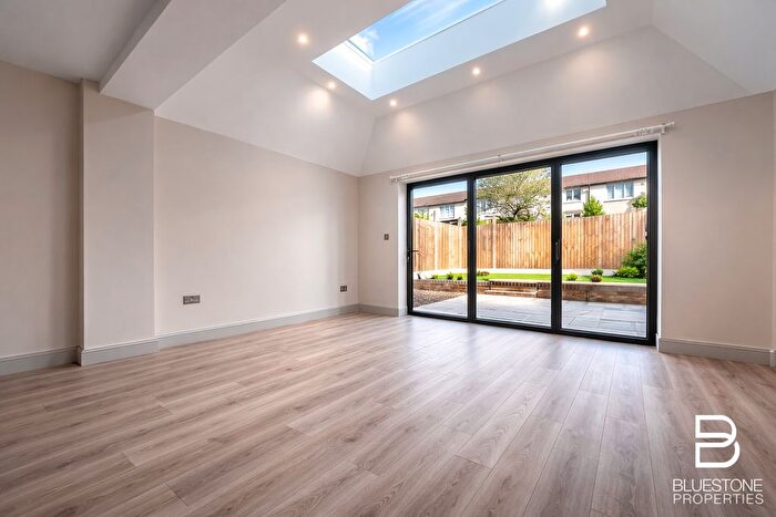 2 Bedroom Flat To Rent In Elmhurst Avenue, Mitcham, CR4