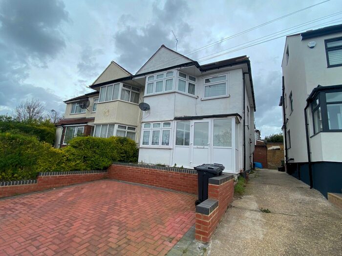 2 Bedroom Flat To Rent In Southend Road, Woodford Green, IG8
