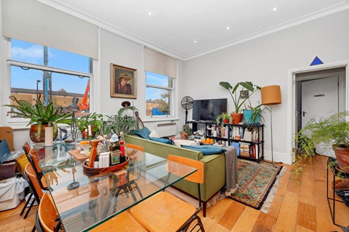 2 Bedroom Flat To Rent In Chalk Farm Road, Chalk Farm, NW1