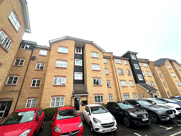 2 Bedroom Flat To Rent In Stephenson Wharf, Hemel Hempstead, HP3
