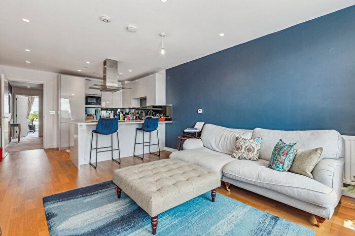 2 Bedroom Flat To Rent In Clapham Road, Clapham North, SW9