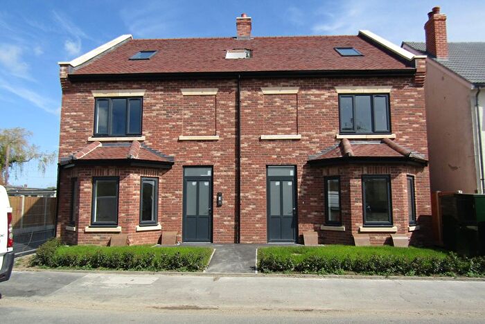 2 Bedroom Flat To Rent In Pole Barn Lane, Frinton-On-Sea, CO13