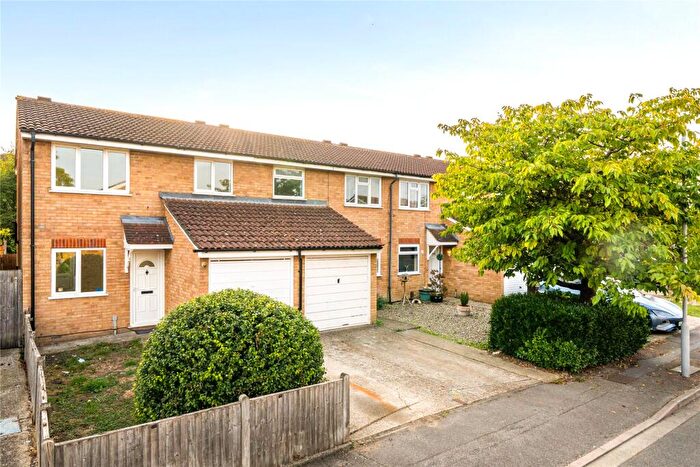 3 Bedroom End Of Terrace House For Sale In Ranyard Close, Chessington, KT9