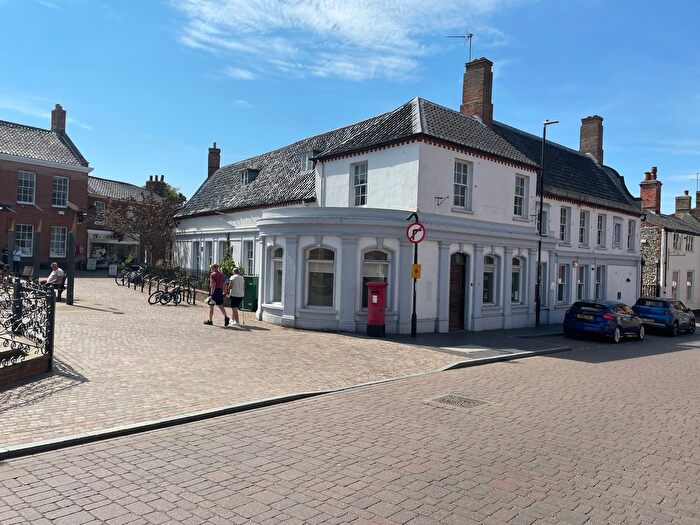 3 Bedroom Town House To Rent In Market Place, Fakenham, NR21