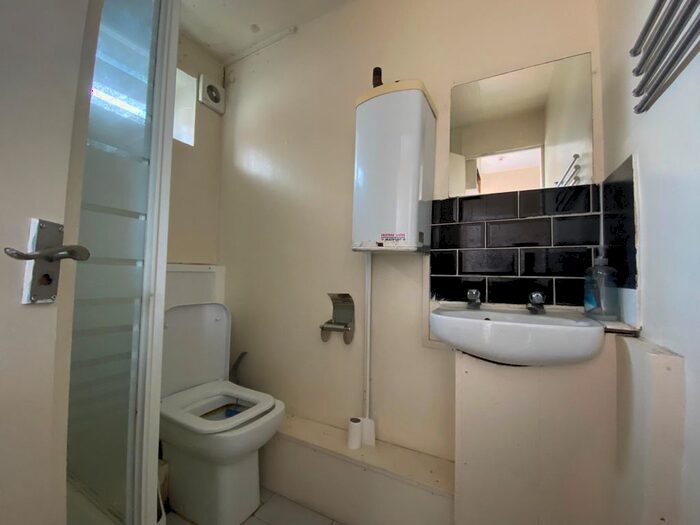 1 Bedroom Flat To Rent In Farndale Avenue, London, N13